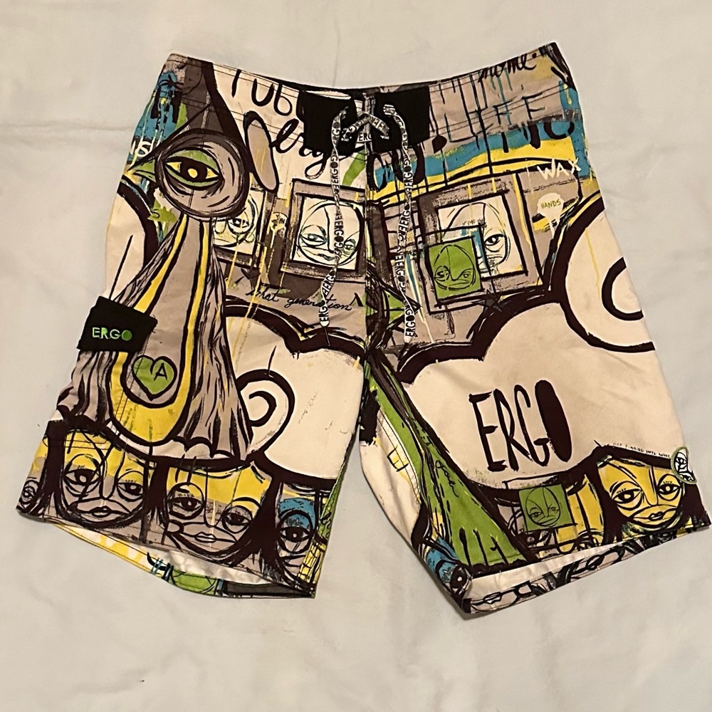 Men’s size 32 board shorts great used condition